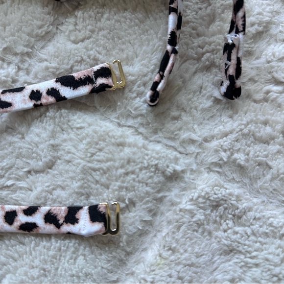 Victoria's Secret | Leopard Print Chain Strap Cutout Bikini Top | Size Large - Picture 8 of 12